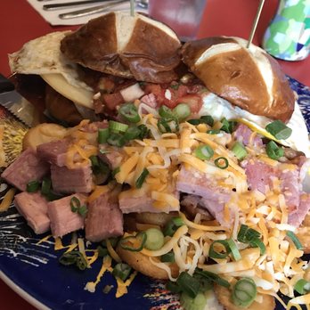 Floyd's Diner - Mahoney #2 - Breakfast & Brunch Near Me - Langford, British Columbia