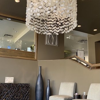 Minnoz Restaurant & Lounge - Foyer at the Bastion Hotel - Seafood Near Me - Nanaimo, British Columbia Minnoz Restaurant & Lounge - Foyer at the Bastion Hotel - Seafood Near Me - Nanaimo, British Columbia