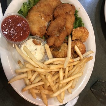 Bob's Big Boy - Fish and Shrimp Dinner - Diners Near Me - Northridge, California