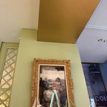 Ladurée - Macarons Near Me - Paris, 75