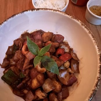 Siam Cocina Thai - Cashew chicken and white rice - Thai Near Me - Puerto Vallarta, JAL Siam Cocina Thai - Cashew chicken and white rice - Thai Near Me - Puerto Vallarta, JAL