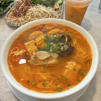 Pho Que Huong 2 - Bun rieu and Thai tea - Vietnamese Near Me - Honolulu, Hawaii