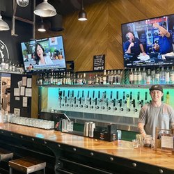 Happys Barley & Vine - Our dear friend Simon controls the bar