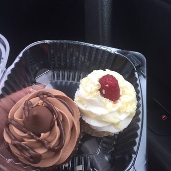 Sweet Kream Bakery - Chocolate Grande & white chocolate raspberry cupcakes - Bakeries Near Me - Chesapeake, Virginia