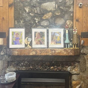 Genas Sierra Inn and Restaurant - American Near Me - Dunlap, California
