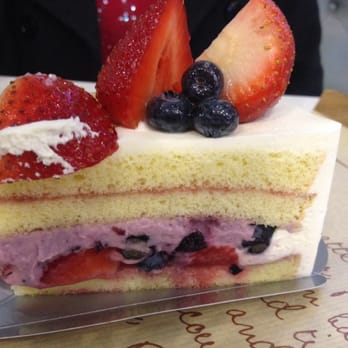 Paris Baguette - Mixed berry cake - Bakeries Near Me - Ridgefield, New Jersey