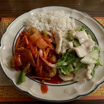 Peking Garden - This was the third course of my Wednesday Lunch Special, it's Moo Goo Gai Pan and Sweet and Sour Shrimp. - Chinese Near Me - Lake Charles, Louisiana