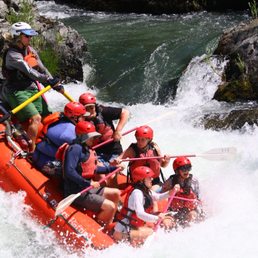 Yuri maneuvering through the rapids called "the hell hole" like a champ!!!! Yuri maneuvering through the rapids called "the hell hole" like a champ!!!!