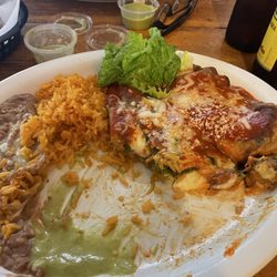 El cazador - Sorry took some bits before I remembered to take a picture of my chili relleno.