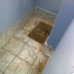 Tamarisk Mobile Home Park - The hall way to the shower