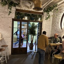 El Méli del Tubo - Interior is cozy like most tapas bars