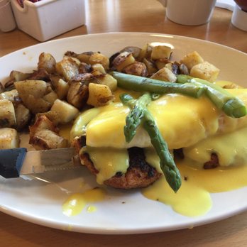 Sunset Grill - Crab cakes Benedict - Breakfast & Brunch Near Me - Fonthill, Ontario Sunset Grill - Crab cakes Benedict - Breakfast & Brunch Near Me - Fonthill, Ontario
