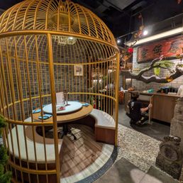 Birdcage dining! Only one Birdcage dining! Only one