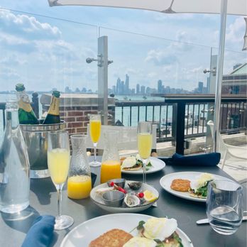 Offshore Rooftop - Eggs Benedict - New American Near Me - Chicago, Illinois