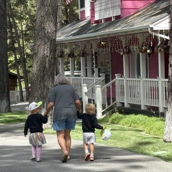 Apples Bed & Breakfast Inn - Hotels Near Me - Big Bear Lake, California