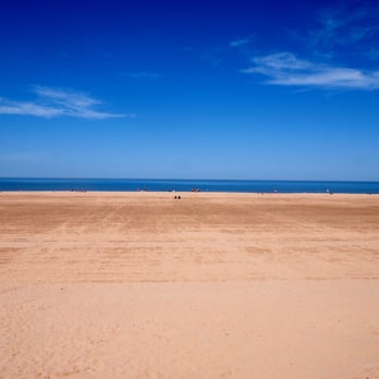 Montrose Beach - A not so busy Montrose beach on a sunny day:) - Beaches Near Me - Chicago, Illinois Montrose Beach - A not so busy Montrose beach on a sunny day:) - Beaches Near Me - Chicago, Illinois