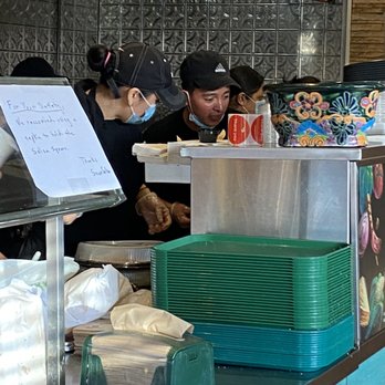 Senor Salsa - Line cook not wearing mask properly - Mexican Near Me - Fairfield, Connecticut Senor Salsa - Line cook not wearing mask properly - Mexican Near Me - Fairfield, Connecticut