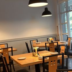 Los Olivos Bistro - Seating area