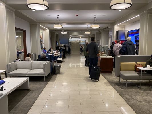 Amtrak Metropolitan Lounge by null