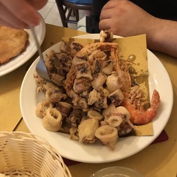 Cavour 21 - calamari! - Trattorie Near Me - Genova, GE