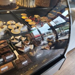 Henri's Bakery & Deli