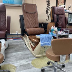 J Nails - Nancy new chairs