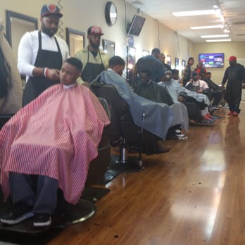 Headz Up Barber Shop - Always a lil busy all working hard. No credit card use availi but walk ins accepted. Many of the crowd for a preferred Barber. - Barbers Near Me - Houston, Texas