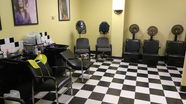 Diva's Hair Care Logo