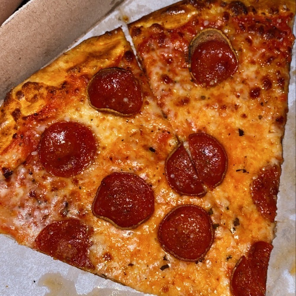 Pepperoni pizza ( ate portion of it was delicious) Pepperoni pizza ( ate portion of it was delicious)