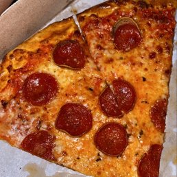Pepperoni pizza ( ate portion of it was delicious) Pepperoni pizza ( ate portion of it was delicious)