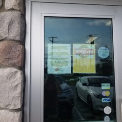 Jarzyna Farms Fine Meats and Deli - Photo shows their mask policy on their front door- that is not how medical privacy laws work, and this makes us all less safe.