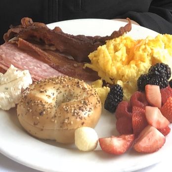 Windsor Dining Room at Skytop Lodge - breakfast - New American Near Me - Skytop, Pennsylvania Windsor Dining Room at Skytop Lodge - breakfast - New American Near Me - Skytop, Pennsylvania