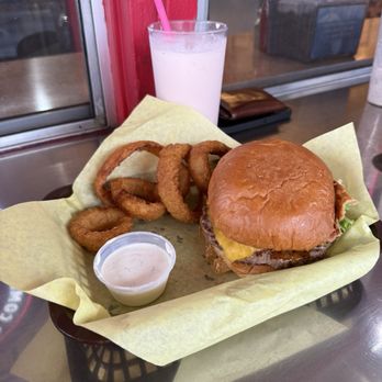 D's Diner - House of Hula Burger, cherry milkshake - Diners Near Me - Sebastopol, California D's Diner - House of Hula Burger, cherry milkshake - Diners Near Me - Sebastopol, California
