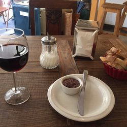 Mercearia Das Flores - Glass of red wine, tapenade and home baked bread for 5€