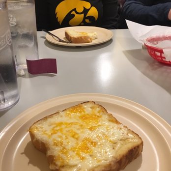 Giovanni's Pizza - Pizza Near Me - Newton, Iowa