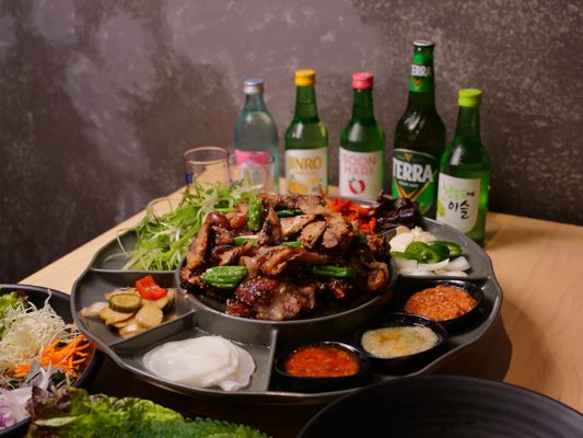 The One Jokbal 더 원 족발 by null