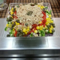 GabiCook - Salade riz thon poivrons maïs oignons rouges roquette iceberg câpres
