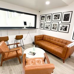 Rodrigo Pinheiro Brazilian Jiu-Jitsu - Lobby and waiting area. TV Room