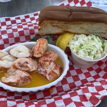 Lunch Lobster Roll - Hot lobster roll - Seafood Near Me - Southampton, New York Lunch Lobster Roll - Hot lobster roll - Seafood Near Me - Southampton, New York