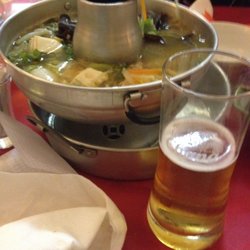 Thailandese Baan Thai - Tom jeud pla muek yad sai (zuppa di calamari ripieni di macinato e spaghettini di soia)