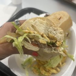 Miwi Cafe - Cross section of pan con bistec
