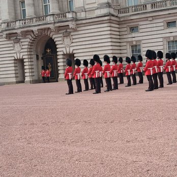 Buckingham Palace - Landmarks & Historical Buildings Near Me - London, XGL