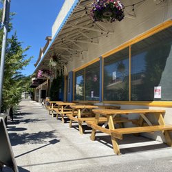 Ovation Caribbean Bistro - Social distance seating outdoors