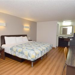 Motel 6 Hamburg #4793 - 1 Kind Bed
