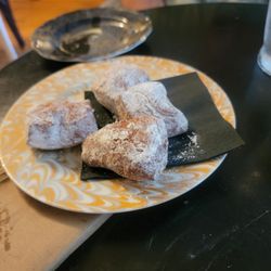 C'est La Vie Bistro - Beignets, plain no sauce