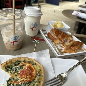 L'Avion Café - Iced chai latte and regular latte. Yummy spinach quiche and ham and cheese croissant. - Themed Cafes Near Me - New York, New York