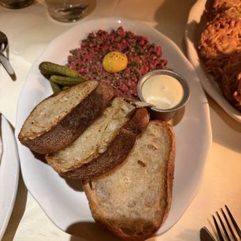 Monkey Bar - Steak tartare - American Near Me - New York, New York
