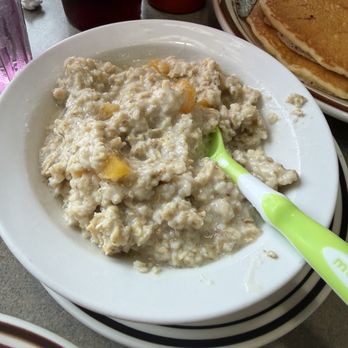 Sunshine Restaurant - Oatmeal with peaches - Breakfast & Brunch Near Me - Savanna, Illinois Sunshine Restaurant - Oatmeal with peaches - Breakfast & Brunch Near Me - Savanna, Illinois