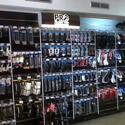 Bizzis - La zona de accesorios para bicis es increíble, tienen de tó.