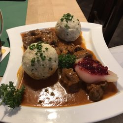 Brauereigaststätte Bruckmüller - Venison goulash with knödeln